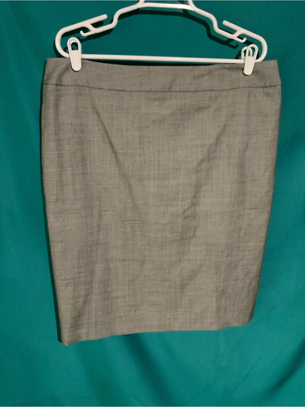 Armani Collezioni Light Gray Mottled Pencil Skirt, 100% Silk Lining